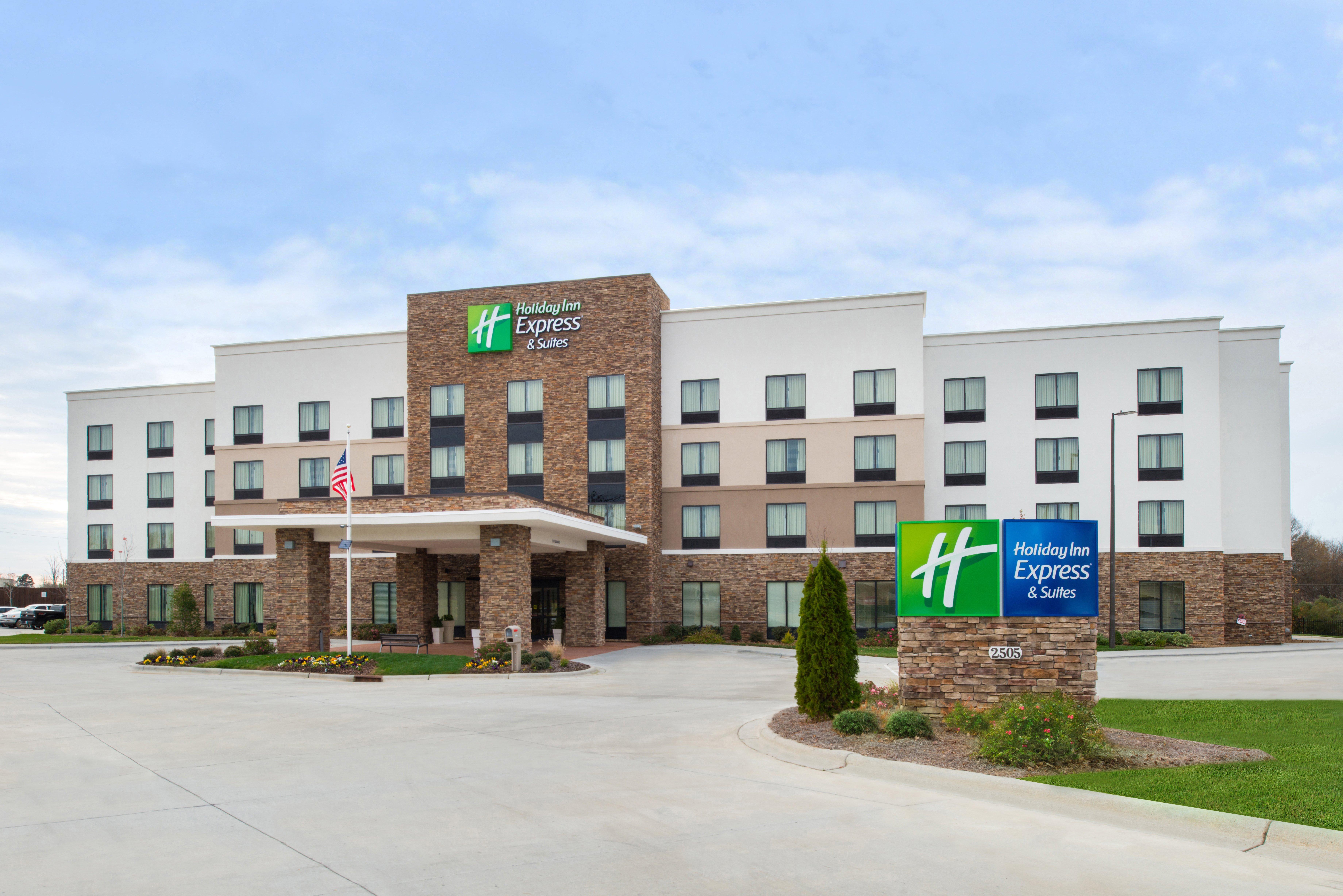 Holiday Inn Express & Suites Monroe By Ihg Exterior foto